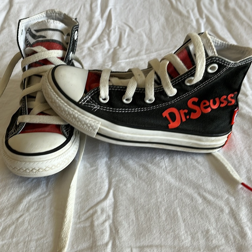 Converse All Stars Dr. Seuss Cat in the Hat high tops size kids 12
